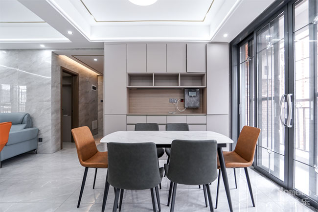 132㎡簡(jiǎn)約四居，客餐廳對(duì)稱(chēng)式設(shè)計(jì)，動(dòng)線自由寬闊，真的很舒適